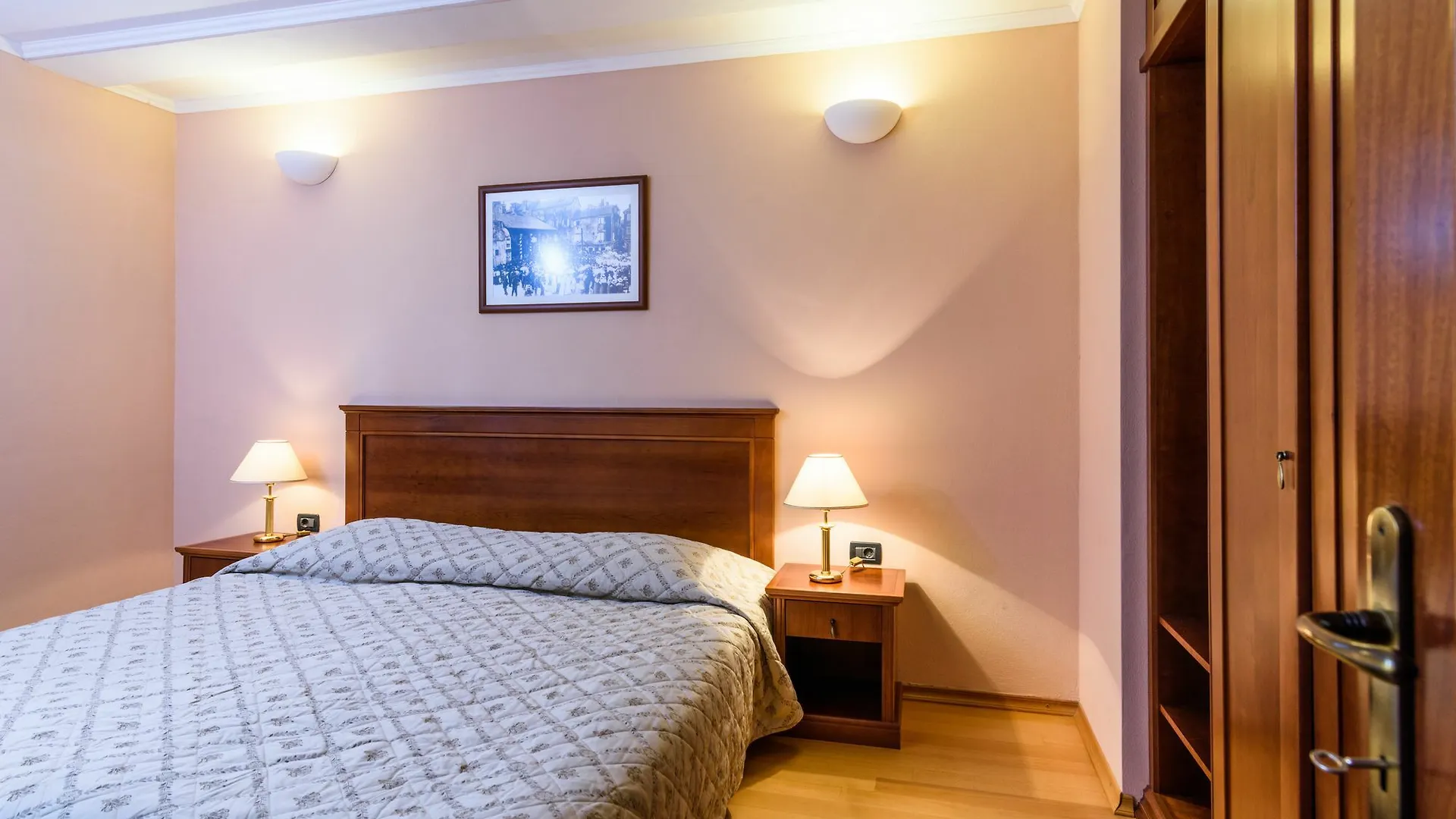 Apartment Villa Lavandula With Heated Swimming Pool